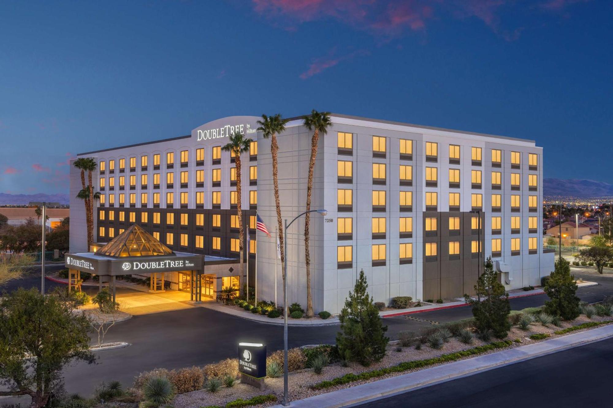 Doubletree By Hilton Las Vegas Airport Exterior photo
