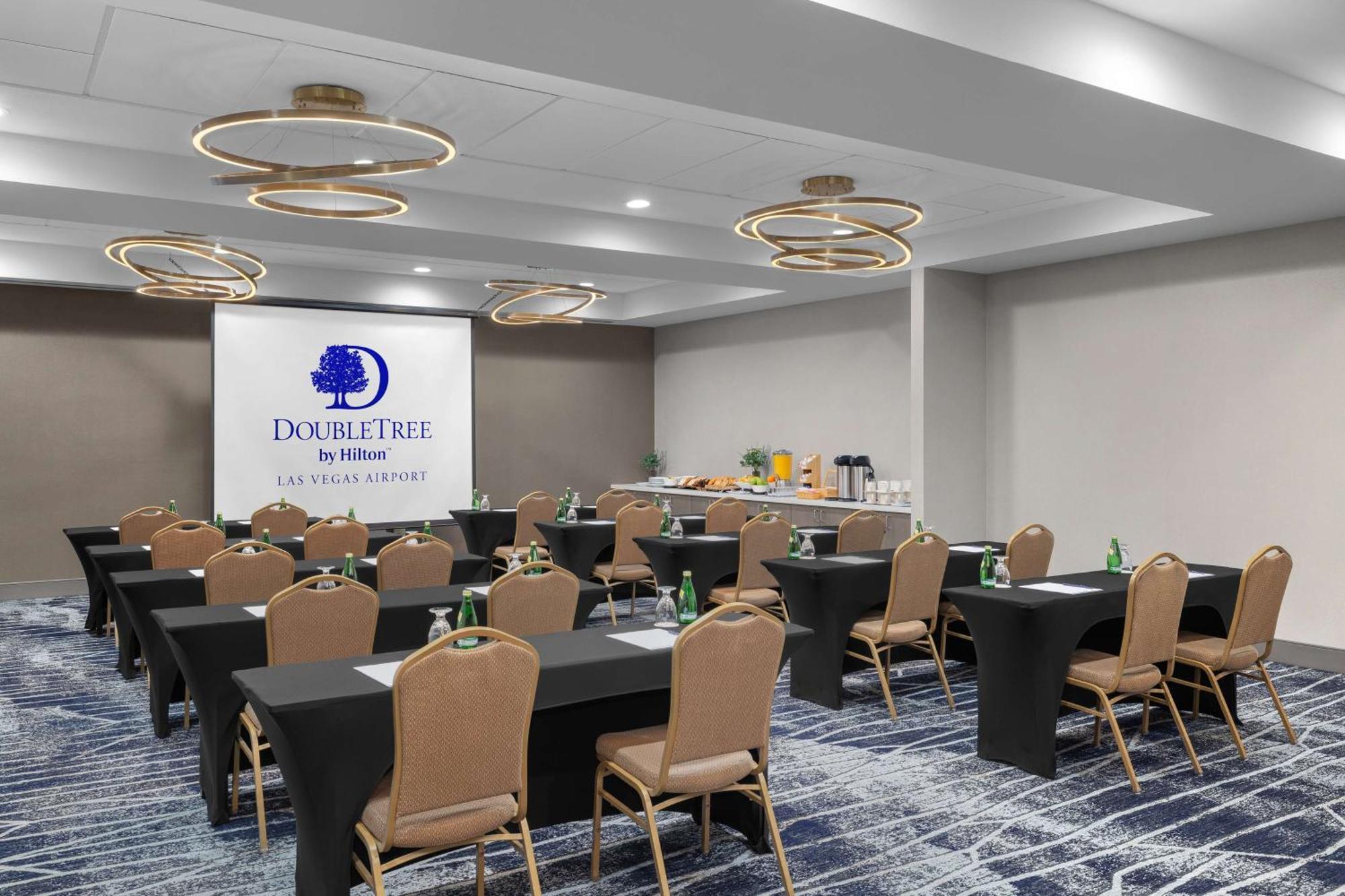 Doubletree By Hilton Las Vegas Airport Exterior photo