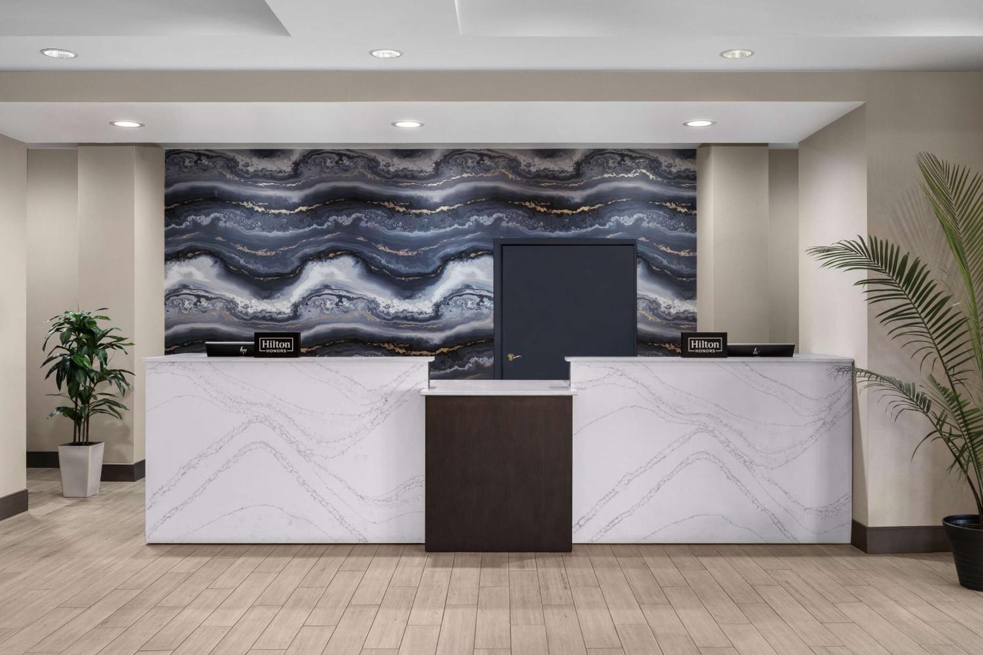 Doubletree By Hilton Las Vegas Airport Exterior photo